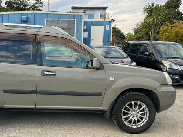 エクストレイル Ｓｔｔ　１５１８８６ＫＭ／ＥＴＣ／ＣＤ／ＤＶＤ／ＢＬＵＥＴＯＯＴＨ／レザーシート／フルセグＴＶ／４ＷＤ／ルーフレール／シートヒーター／社外アルミ／１６インチ（11枚目）