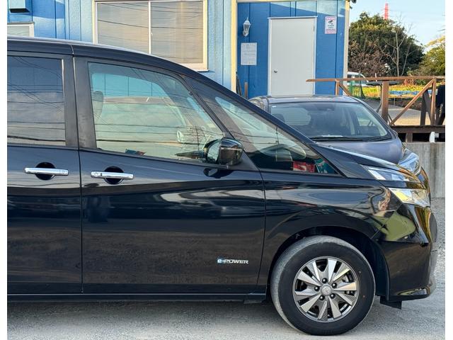 セレナ e-パワー XV 両側電動スライドドア/ウォークスルー/レザーシート/ドラレコ/デジタルインナーミラー/シートヒーター/110944KM/スペアキー(11枚目)