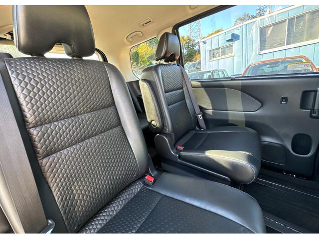 セレナ e-パワー XV 両側電動スライドドア/ウォークスルー/レザーシート/ドラレコ/デジタルインナーミラー/シートヒーター/110944KM/スペアキー(24枚目)