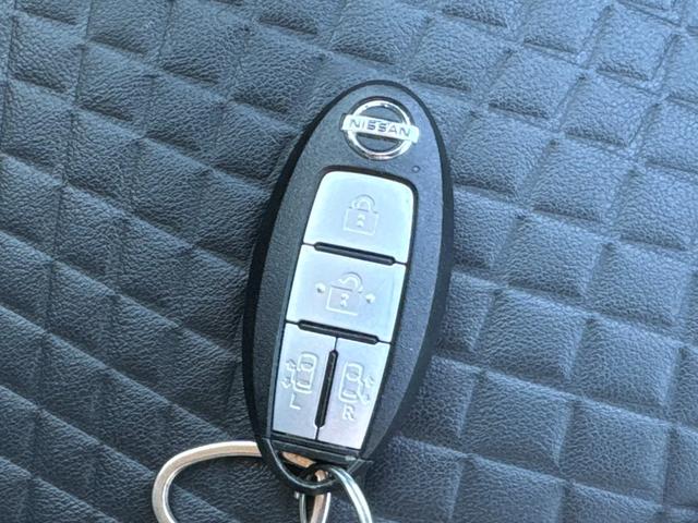 セレナ e-パワー XV 両側電動スライドドア/ウォークスルー/レザーシート/ドラレコ/デジタルインナーミラー/シートヒーター/110944KM/スペアキー(39枚目)