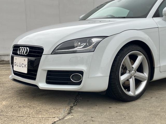 ＴＴクーペ １．８ＴＦＳＩ　禁煙車／赤革レザーシート／シートヒーター／ＨＤＤナビ／ＴＶ／バックカメラ／Ｂｌｕｅｔｏｏｔｈ接続／パドルシフト／（4枚目）
