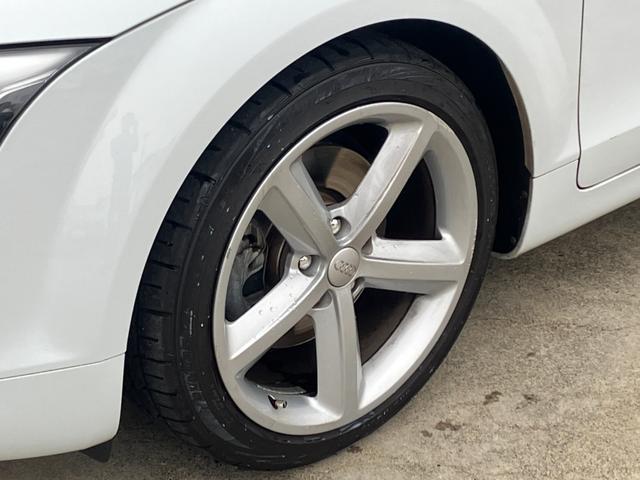 ＴＴクーペ １．８ＴＦＳＩ　禁煙車／赤革レザーシート／シートヒーター／ＨＤＤナビ／ＴＶ／バックカメラ／Ｂｌｕｅｔｏｏｔｈ接続／パドルシフト／（5枚目）