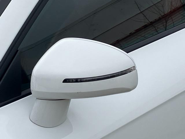 ＴＴクーペ １．８ＴＦＳＩ　禁煙車／赤革レザーシート／シートヒーター／ＨＤＤナビ／ＴＶ／バックカメラ／Ｂｌｕｅｔｏｏｔｈ接続／パドルシフト／（6枚目）