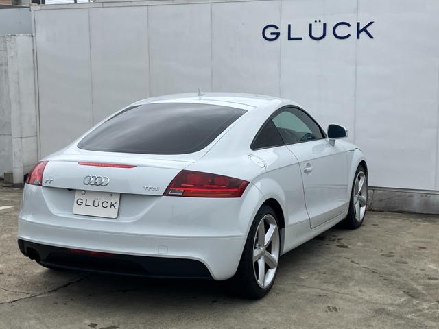ＴＴクーペ １．８ＴＦＳＩ　禁煙車／赤革レザーシート／シートヒーター／ＨＤＤナビ／ＴＶ／バックカメラ／Ｂｌｕｅｔｏｏｔｈ接続／パドルシフト／（17枚目）