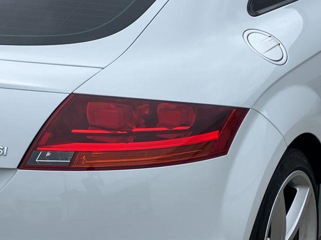 ＴＴクーペ １．８ＴＦＳＩ　禁煙車／赤革レザーシート／シートヒーター／ＨＤＤナビ／ＴＶ／バックカメラ／Ｂｌｕｅｔｏｏｔｈ接続／パドルシフト／（18枚目）