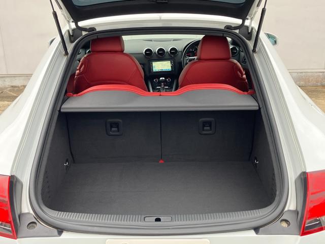 ＴＴクーペ １．８ＴＦＳＩ　禁煙車／赤革レザーシート／シートヒーター／ＨＤＤナビ／ＴＶ／バックカメラ／Ｂｌｕｅｔｏｏｔｈ接続／パドルシフト／（20枚目）