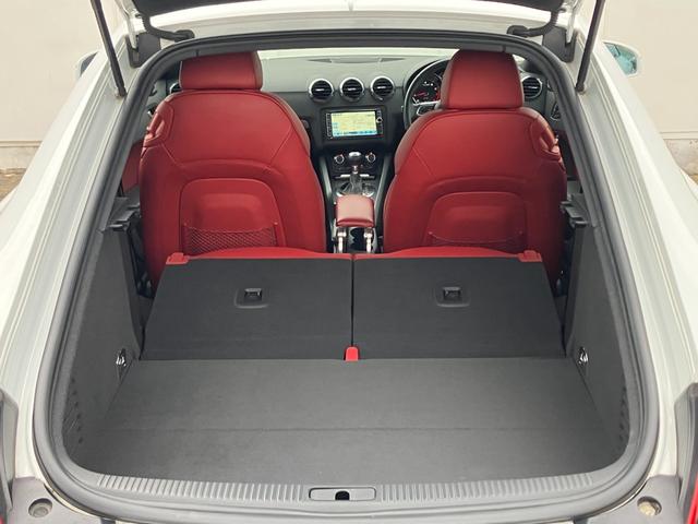 ＴＴクーペ １．８ＴＦＳＩ　禁煙車／赤革レザーシート／シートヒーター／ＨＤＤナビ／ＴＶ／バックカメラ／Ｂｌｕｅｔｏｏｔｈ接続／パドルシフト／（21枚目）