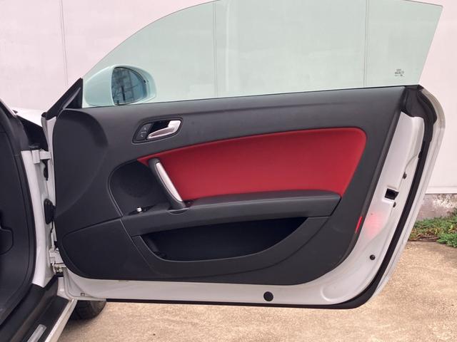 ＴＴクーペ １．８ＴＦＳＩ　禁煙車／赤革レザーシート／シートヒーター／ＨＤＤナビ／ＴＶ／バックカメラ／Ｂｌｕｅｔｏｏｔｈ接続／パドルシフト／（23枚目）