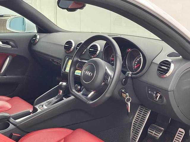 ＴＴクーペ １．８ＴＦＳＩ　禁煙車／赤革レザーシート／シートヒーター／ＨＤＤナビ／ＴＶ／バックカメラ／Ｂｌｕｅｔｏｏｔｈ接続／パドルシフト／（24枚目）