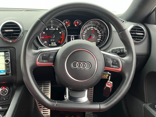 ＴＴクーペ １．８ＴＦＳＩ　禁煙車／赤革レザーシート／シートヒーター／ＨＤＤナビ／ＴＶ／バックカメラ／Ｂｌｕｅｔｏｏｔｈ接続／パドルシフト／（32枚目）
