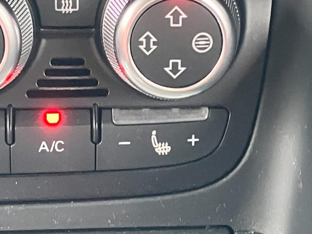ＴＴクーペ １．８ＴＦＳＩ　禁煙車／赤革レザーシート／シートヒーター／ＨＤＤナビ／ＴＶ／バックカメラ／Ｂｌｕｅｔｏｏｔｈ接続／パドルシフト／（38枚目）