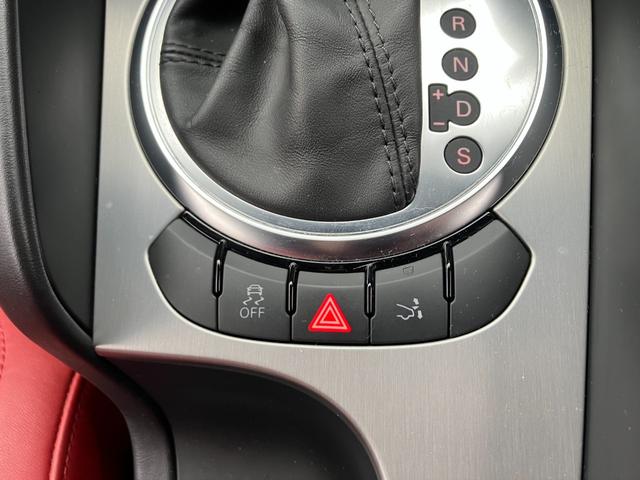 ＴＴクーペ １．８ＴＦＳＩ　禁煙車／赤革レザーシート／シートヒーター／ＨＤＤナビ／ＴＶ／バックカメラ／Ｂｌｕｅｔｏｏｔｈ接続／パドルシフト／（40枚目）