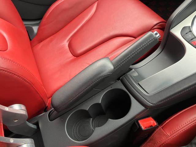 ＴＴクーペ １．８ＴＦＳＩ　禁煙車／赤革レザーシート／シートヒーター／ＨＤＤナビ／ＴＶ／バックカメラ／Ｂｌｕｅｔｏｏｔｈ接続／パドルシフト／（41枚目）