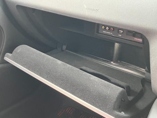 ＴＴクーペ １．８ＴＦＳＩ　禁煙車／赤革レザーシート／シートヒーター／ＨＤＤナビ／ＴＶ／バックカメラ／Ｂｌｕｅｔｏｏｔｈ接続／パドルシフト／（45枚目）