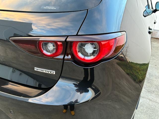 ＭＡＺＤＡ３ファストバック １５Ｓ　ブラックトーンエディション　ファストバック１．５　１５ＳブラックトーンＥＤワンオーナー／禁煙車／マツダコネクトナビ／バックカメラ／純正１８ＡＷ／アダプティブクルーズ／ヘッドアップディスプレイ／アダプティブクルーズ（17枚目）