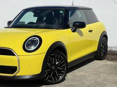 グループ総在庫５５０台！私共グルックグループは首都圏を中心にジャガー・ランドローバー、アストンマーティン、ジープ、トライアンフといった正規ディーラーを運営するグラーツオートモビールグループです！ 3