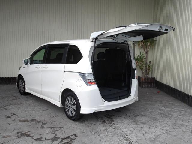 フリードハイブリッド ジャストセレクション　６人乗り／両側電動ドア／ハーフレザーシート／純正アルミホイール／イクリプスナビ／ＴＶ／ＢＴ／バックカメラ／ＥＴＣ／プレミアムホワイト・パール／禁煙車（5枚目）