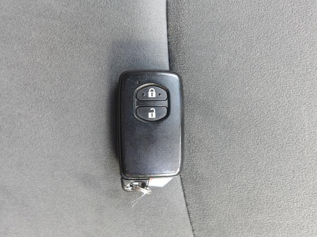 プリウスアルファ S 25年2月登録/202ブラック/ストラーダナビ/フルセグTV/BT/DVDビデオ/バックカメラ/ETC/禁煙車/修復歴無し(31枚目)