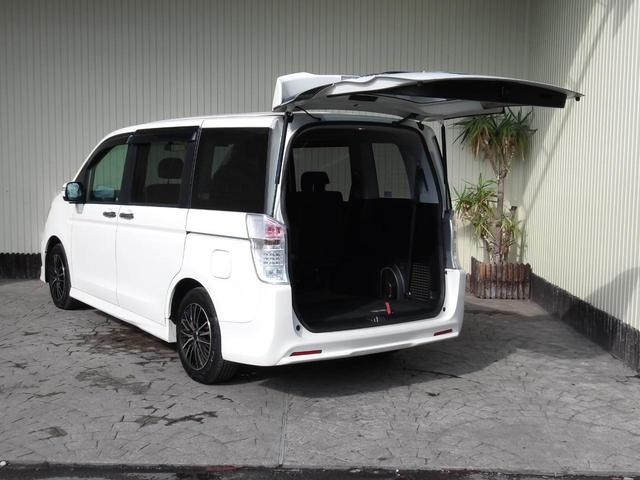 ステップワゴンスパーダ Ｚ　２３年１２月登録／１オーナー車／プレミアムホワイト・パール／両側電動ドア／ナビ／ＴＶ／ＤＶＤビデオ／バックカメラ／後席用アルパインフリップダウンモニター／ＥＴＣ／禁煙車／修復歴無し（5枚目）