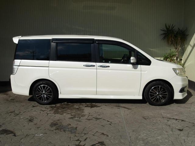 ステップワゴンスパーダ Ｚ　２３年１２月登録／１オーナー車／プレミアムホワイト・パール／両側電動ドア／ナビ／ＴＶ／ＤＶＤビデオ／バックカメラ／後席用アルパインフリップダウンモニター／ＥＴＣ／禁煙車／修復歴無し（8枚目）