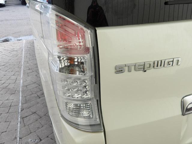 ステップワゴンスパーダ Ｚ　２３年１２月登録／１オーナー車／プレミアムホワイト・パール／両側電動ドア／ナビ／ＴＶ／ＤＶＤビデオ／バックカメラ／後席用アルパインフリップダウンモニター／ＥＴＣ／禁煙車／修復歴無し（12枚目）