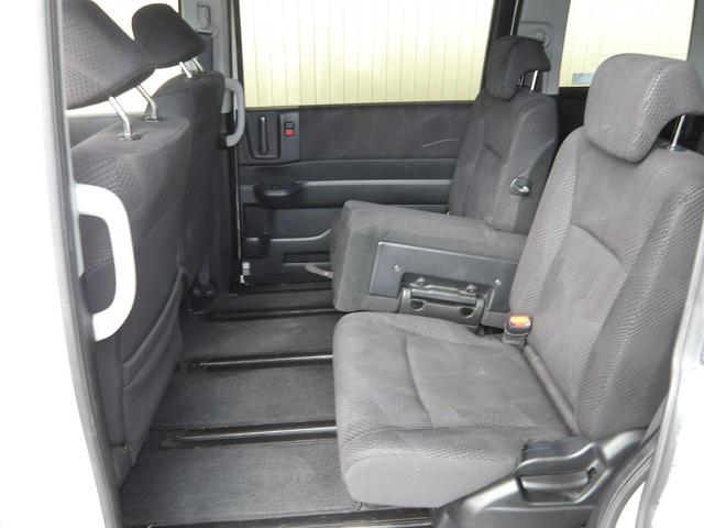 ステップワゴンスパーダ Ｚ　２３年１２月登録／１オーナー車／プレミアムホワイト・パール／両側電動ドア／ナビ／ＴＶ／ＤＶＤビデオ／バックカメラ／後席用アルパインフリップダウンモニター／ＥＴＣ／禁煙車／修復歴無し（23枚目）