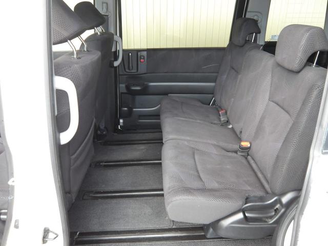 ステップワゴンスパーダ Ｚ　２３年１２月登録／１オーナー車／プレミアムホワイト・パール／両側電動ドア／ナビ／ＴＶ／ＤＶＤビデオ／バックカメラ／後席用アルパインフリップダウンモニター／ＥＴＣ／禁煙車／修復歴無し（24枚目）