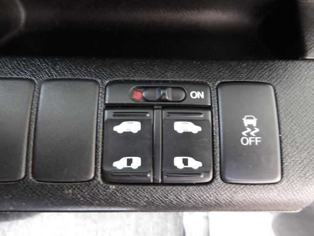 ステップワゴンスパーダ Ｚ　２３年１２月登録／１オーナー車／プレミアムホワイト・パール／両側電動ドア／ナビ／ＴＶ／ＤＶＤビデオ／バックカメラ／後席用アルパインフリップダウンモニター／ＥＴＣ／禁煙車／修復歴無し（35枚目）