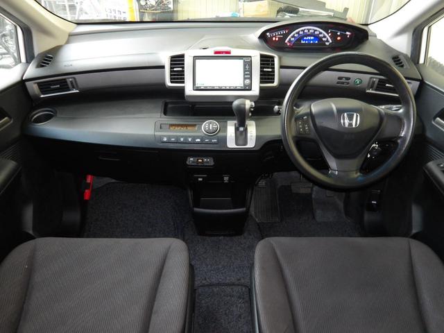 フリード Ｇ　エアロ　ジャストセレクション　２２年１２月登録／純正エアロ／プレミアムホワイト・パール／電動スライドドア／純正ＨＤＤインターナビ／ＴＶ／ＤＶＤビデオ／バックカメラ／ＥＴＣ／７人乗り／禁煙車／修復歴無し（14枚目）