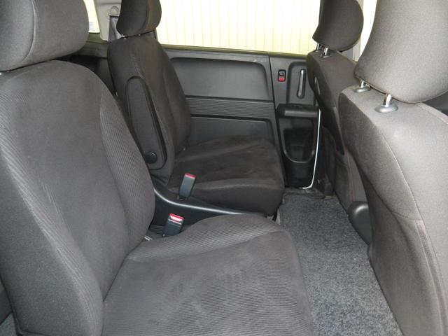 フリード Ｇ　エアロ　ジャストセレクション　２２年１２月登録／純正エアロ／プレミアムホワイト・パール／電動スライドドア／純正ＨＤＤインターナビ／ＴＶ／ＤＶＤビデオ／バックカメラ／ＥＴＣ／７人乗り／禁煙車／修復歴無し（18枚目）