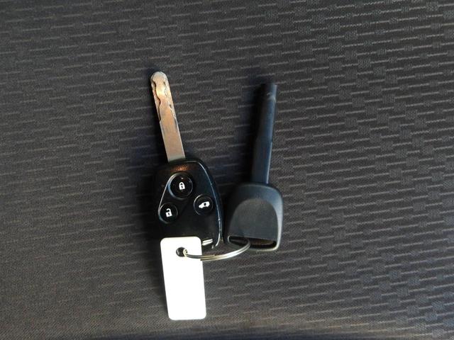 フリード Ｇ　エアロ　ジャストセレクション　２２年１２月登録／純正エアロ／プレミアムホワイト・パール／電動スライドドア／純正ＨＤＤインターナビ／ＴＶ／ＤＶＤビデオ／バックカメラ／ＥＴＣ／７人乗り／禁煙車／修復歴無し（35枚目）