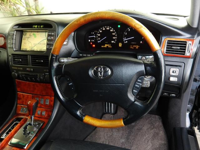 セルシオ Ｃ仕様　１７年４月登録／後期モデル／黒本革シート／純正ナビ／バックカメラ／１１５２３８ｋｍ時タイミングベルトセット交換済み／社外アルミホイール／社外マフラー／エアサスＫＩＴ／禁煙車／修復歴無し（3枚目）