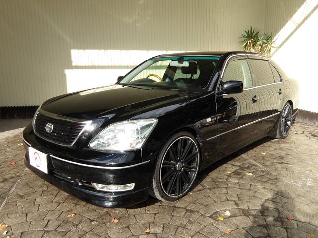 セルシオ Ｃ仕様　１７年４月登録／後期モデル／黒本革シート／純正ナビ／バックカメラ／１１５２３８ｋｍ時タイミングベルトセット交換済み／社外アルミホイール／社外マフラー／エアサスＫＩＴ／禁煙車／修復歴無し（12枚目）