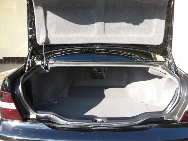 セルシオ Ｃ仕様　１７年４月登録／後期モデル／黒本革シート／純正ナビ／バックカメラ／１１５２３８ｋｍ時タイミングベルトセット交換済み／社外アルミホイール／社外マフラー／エアサスＫＩＴ／禁煙車／修復歴無し（18枚目）