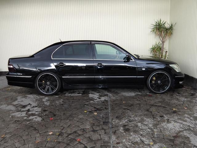 セルシオ Ｃ仕様　１７年４月登録／後期モデル／黒本革シート／純正ナビ／バックカメラ／１１５２３８ｋｍ時タイミングベルトセット交換済み／社外アルミホイール／社外マフラー／エアサスＫＩＴ／禁煙車／修復歴無し（22枚目）