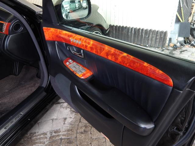 セルシオ Ｃ仕様　１７年４月登録／後期モデル／黒本革シート／純正ナビ／バックカメラ／１１５２３８ｋｍ時タイミングベルトセット交換済み／社外アルミホイール／社外マフラー／エアサスＫＩＴ／禁煙車／修復歴無し（27枚目）