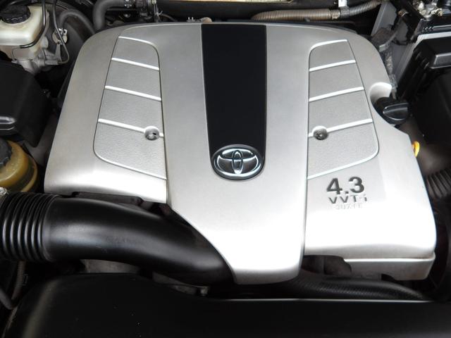 セルシオ Ｃ仕様　１７年４月登録／後期モデル／黒本革シート／純正ナビ／バックカメラ／１１５２３８ｋｍ時タイミングベルトセット交換済み／社外アルミホイール／社外マフラー／エアサスＫＩＴ／禁煙車／修復歴無し（28枚目）