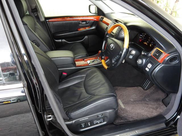 セルシオ Ｃ仕様　１７年４月登録／後期モデル／黒本革シート／純正ナビ／バックカメラ／１１５２３８ｋｍ時タイミングベルトセット交換済み／社外アルミホイール／社外マフラー／エアサスＫＩＴ／禁煙車／修復歴無し（31枚目）