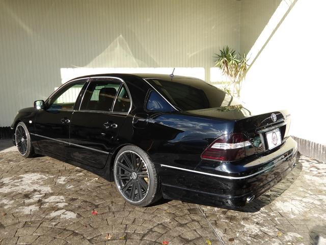 セルシオ Ｃ仕様　１７年４月登録／後期モデル／黒本革シート／純正ナビ／バックカメラ／１１５２３８ｋｍ時タイミングベルトセット交換済み／社外アルミホイール／社外マフラー／エアサスＫＩＴ／禁煙車／修復歴無し（42枚目）