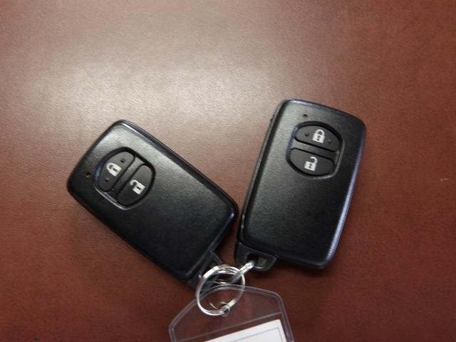 プリウス S 25年8月登録/後期型/純正ナビ/フルセグTV/DVDビデオ/Bluetooth/バックカメラ/ETC/前後ドラレコ/禁煙車/修復歴無し(9枚目)