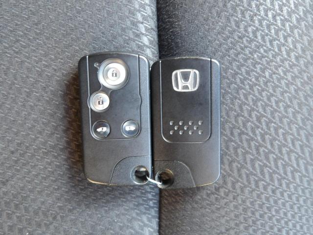 ステップワゴンスパーダ Ｚ　クールスピリット　２４年９月登録／後期型／ホワイトオーキッド・パール／ハーフレザーシート／両側電動ドア／パドルシフト／純正ナビ／ＴＶ／ＤＶＤビデオ／バックカメラ／ＥＴＣ／禁煙車／修復歴無し（28枚目）