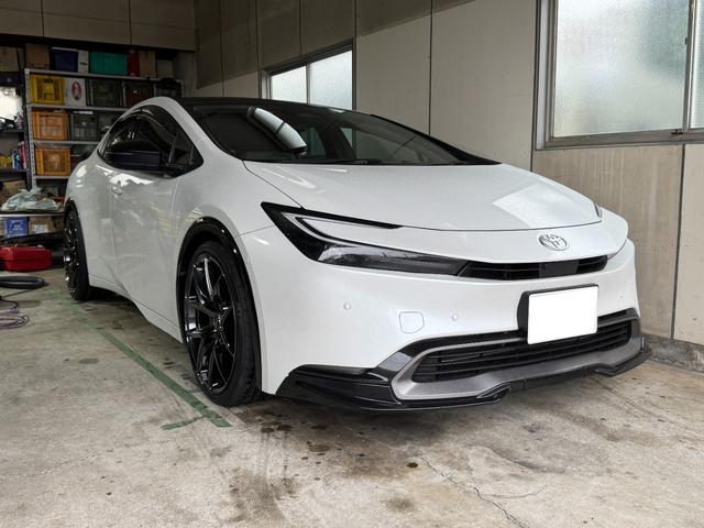 プリウス Ｚ　１オーナ禁煙車／ＧＲスポイラー／レイズ２０インチ／ローダウン／デジタルインナーミラー内蔵ドラレコ／パノラミックビュー／Ｐバックドア／（3枚目）