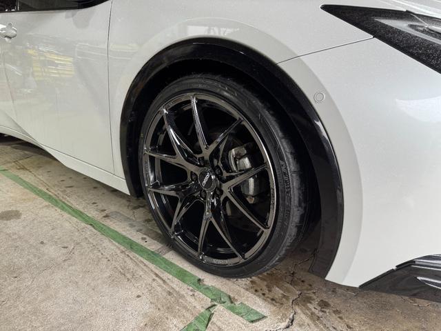 プリウス Ｚ　１オーナ禁煙車／ＧＲスポイラー／レイズ２０インチ／ローダウン／デジタルインナーミラー内蔵ドラレコ／パノラミックビュー／Ｐバックドア／（11枚目）