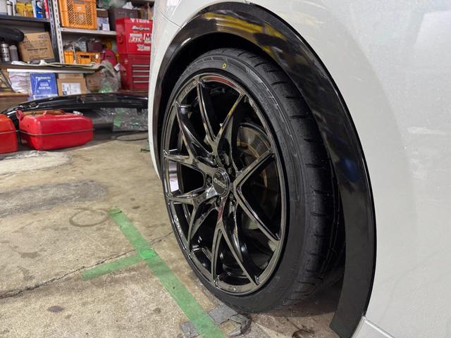 プリウス Ｚ　１オーナ禁煙車／ＧＲスポイラー／レイズ２０インチ／ローダウン／デジタルインナーミラー内蔵ドラレコ／パノラミックビュー／Ｐバックドア／（12枚目）