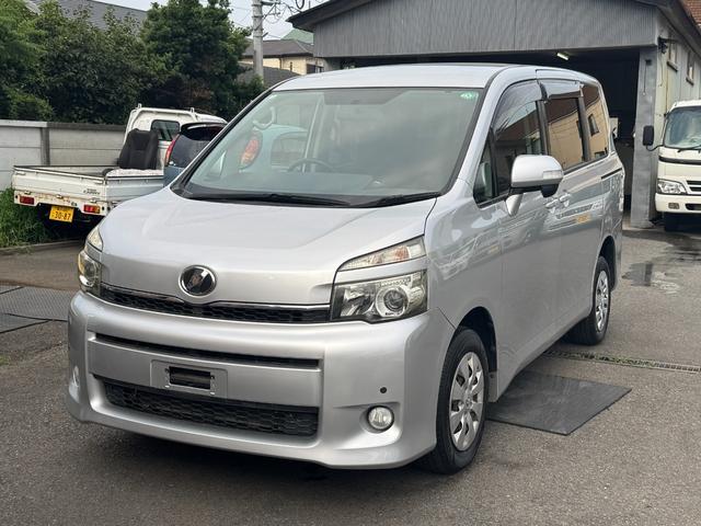 ヴォクシー トランス－Ｘ　１オーナー／禁煙車／切り替え付き４ＷＤ／４ナンバー登録可／５人乗り／ナビ地デジ／バックカメラ／（2枚目）