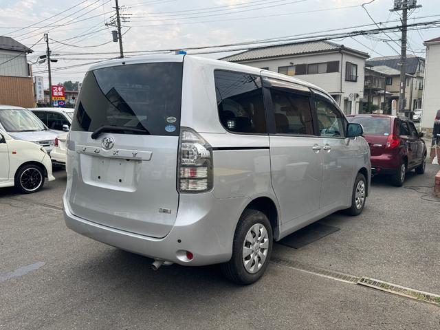 ヴォクシー トランス－Ｘ　１オーナー／禁煙車／切り替え付き４ＷＤ／４ナンバー登録可／５人乗り／ナビ地デジ／バックカメラ／（8枚目）