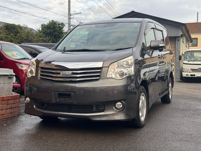 ノア ＹＹ　後期モデル／切り替え式４ＷＤ／５人乗り／ナビバックカメラ／前後ドライブレコーダー／（2枚目）
