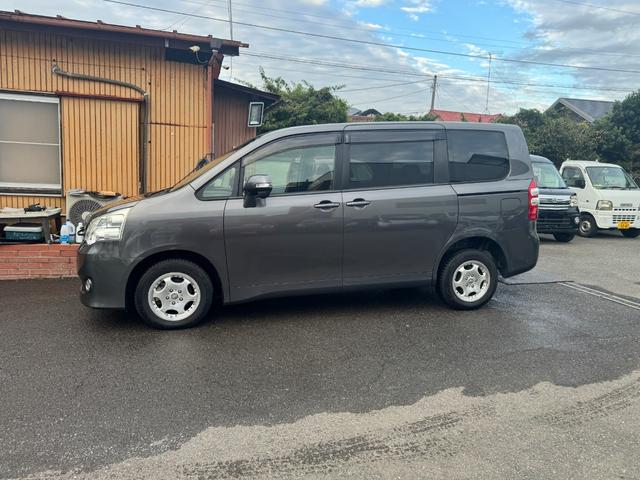 ノア ＹＹ　後期モデル／切り替え式４ＷＤ／５人乗り／ナビバックカメラ／前後ドライブレコーダー／（3枚目）