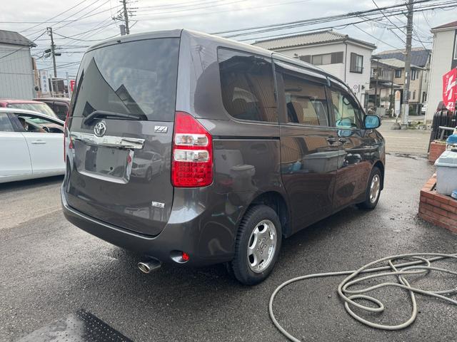ノア ＹＹ　後期モデル／切り替え式４ＷＤ／５人乗り／ナビバックカメラ／前後ドライブレコーダー／（5枚目）