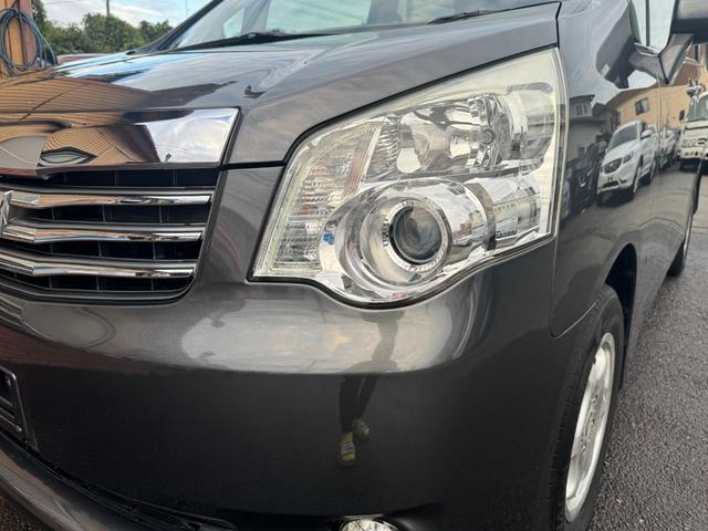 ノア ＹＹ　後期モデル／切り替え式４ＷＤ／５人乗り／ナビバックカメラ／前後ドライブレコーダー／（7枚目）